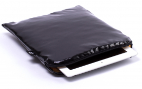 Schwarze iPad Hülle - Black Dahlia